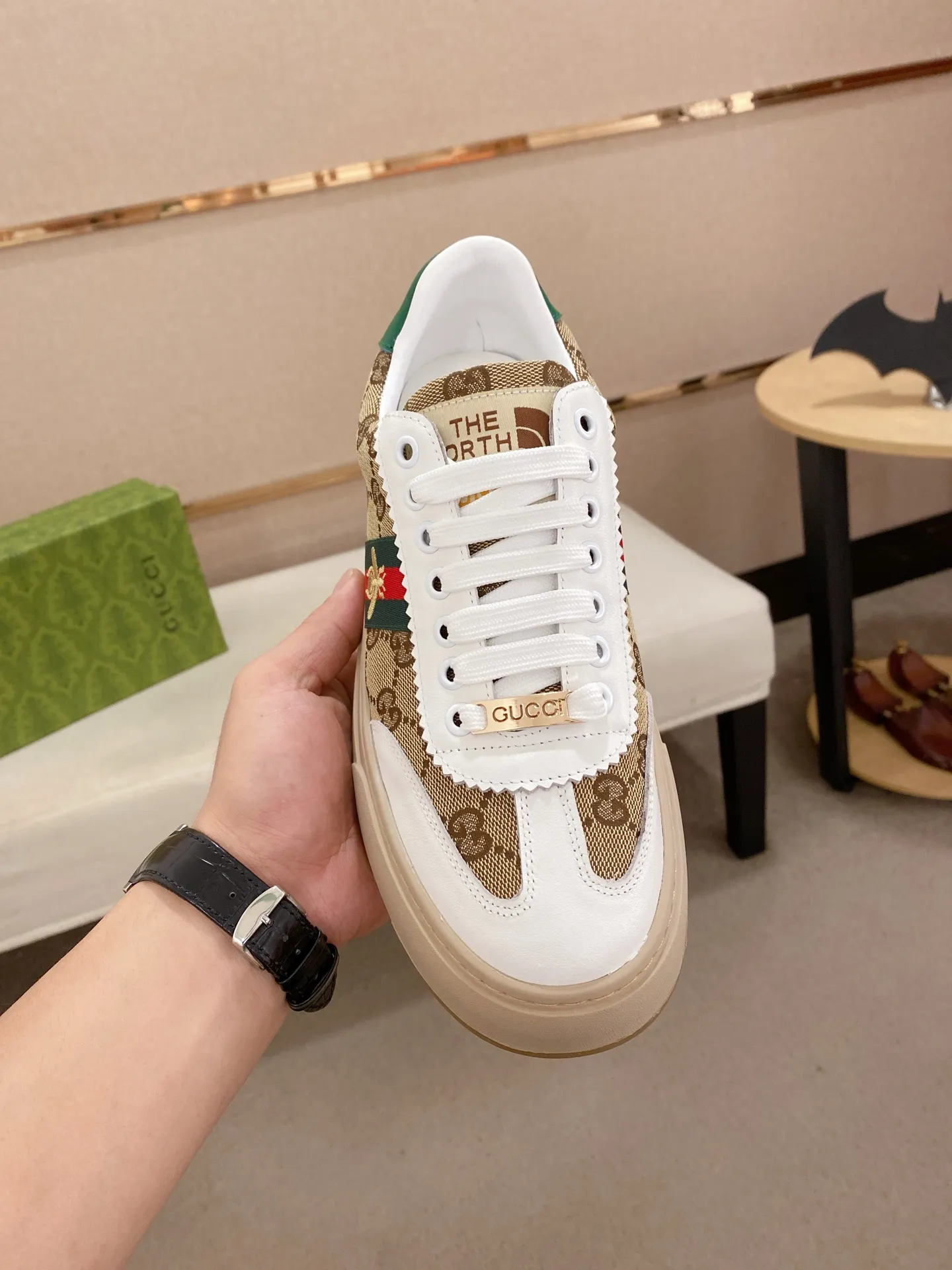 Men's clothing and shoes💰:400💰 (GUCCI) The latest model from the official website 🎁🎁Casual and fashionable men's shoes👟, hot style💥The version is simple and elegant, exclusive for trendy men. Unique latest brand elements from the official website👑Original decoration, fashionable and generous, the fabric is original cowhide ✅Sheepskin lining, the official website specifies wear-resistant casual outsole, the classic model is taken in kind at the counter🎬38-44 (45 is not returned or exchanged when customized)